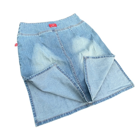 Woman’s Jean Skirt - Picture 3 of 4